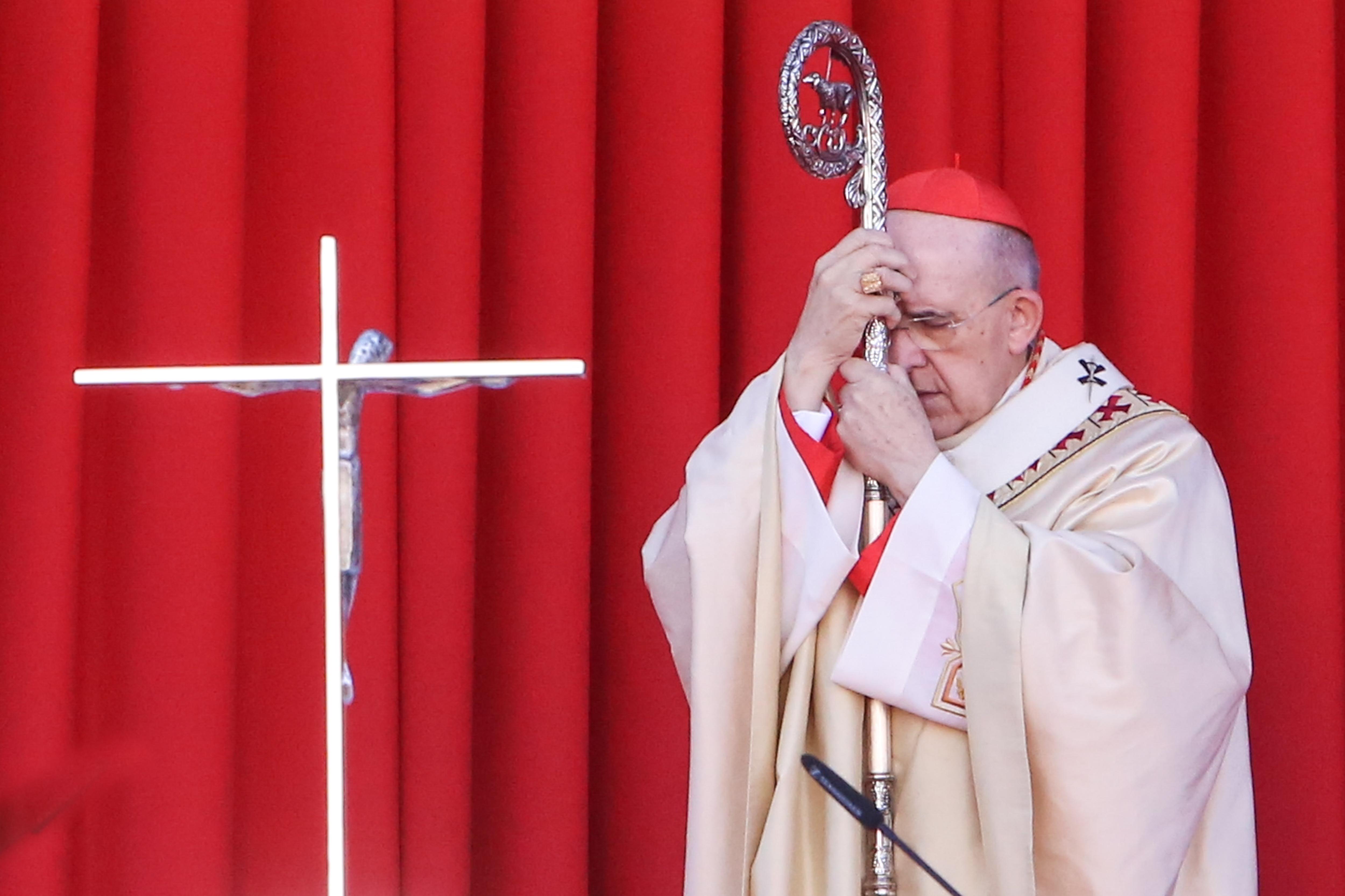 El cardenal Carlos Osoro Sierra, arzobispo de Madrid, en la misa solemne con motivo de la Festividad de Nuestra Señora de la Almudena en la capital