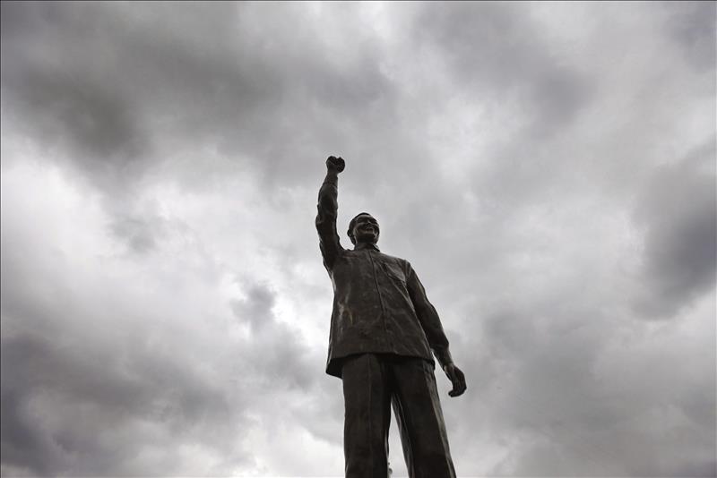 Nelson Mandela ya vive en Lavapiés y los vecinos proyectan una suscripción popular para erigir un monumento