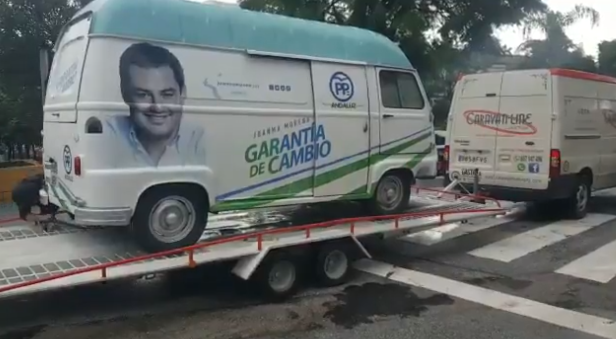 La furgoneta de Moreno Bonilla se queda tirada
