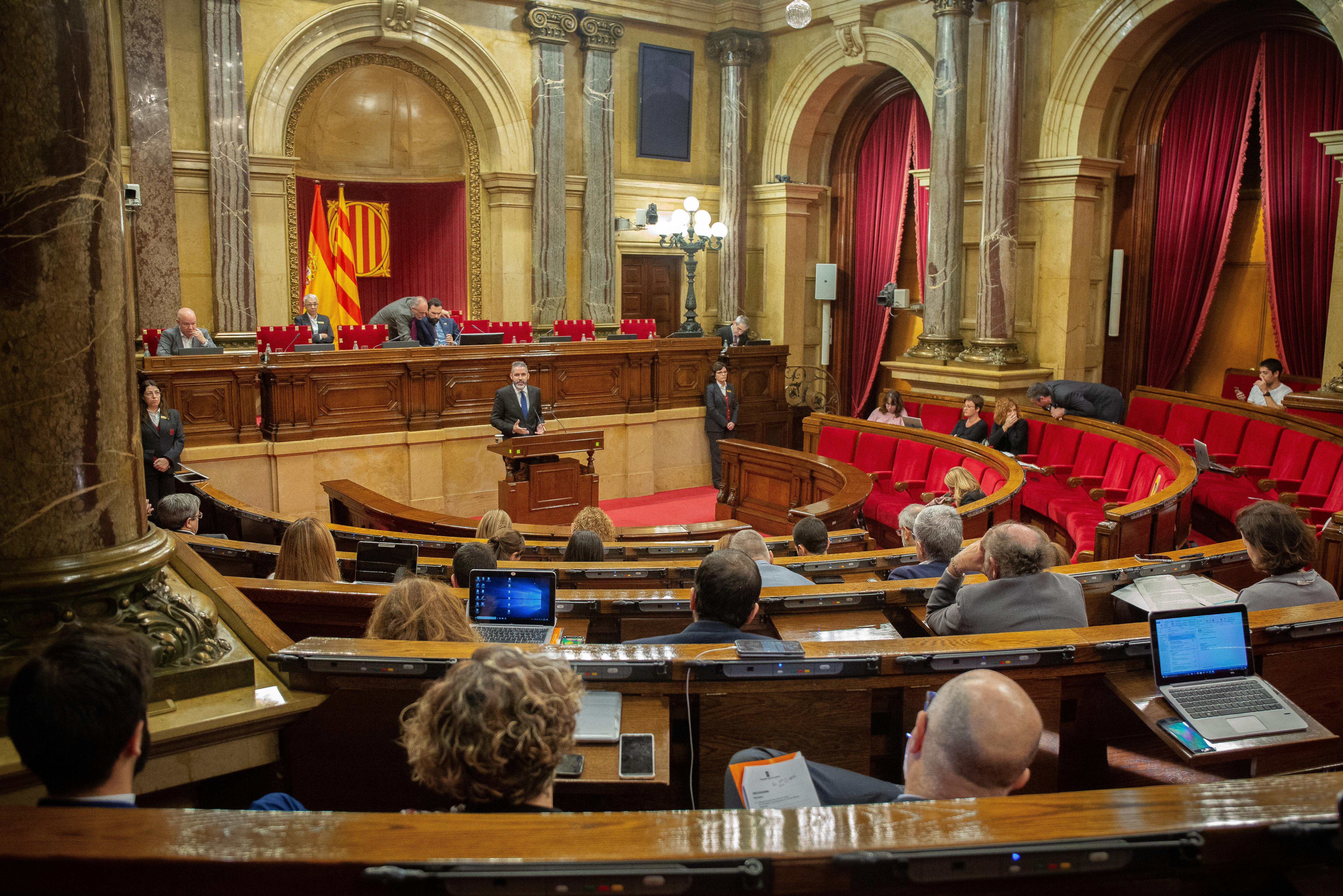 Plano general del Parlament de Catalunya durante una sesión plenaria 
