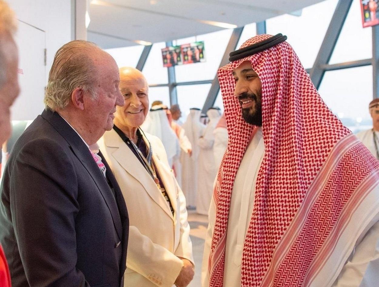 El rey Juan Carlos I junto al príncipe heredero de Arabia Saudí, Mohamed bien Salmán