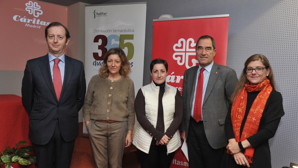El director general de FEDIFAR , Miguel Valdés; Natalia Peiro (Cáritas Española); y Javier Hernando (Cáritas Madrid), en la rueda de prensa. FEDIFAR