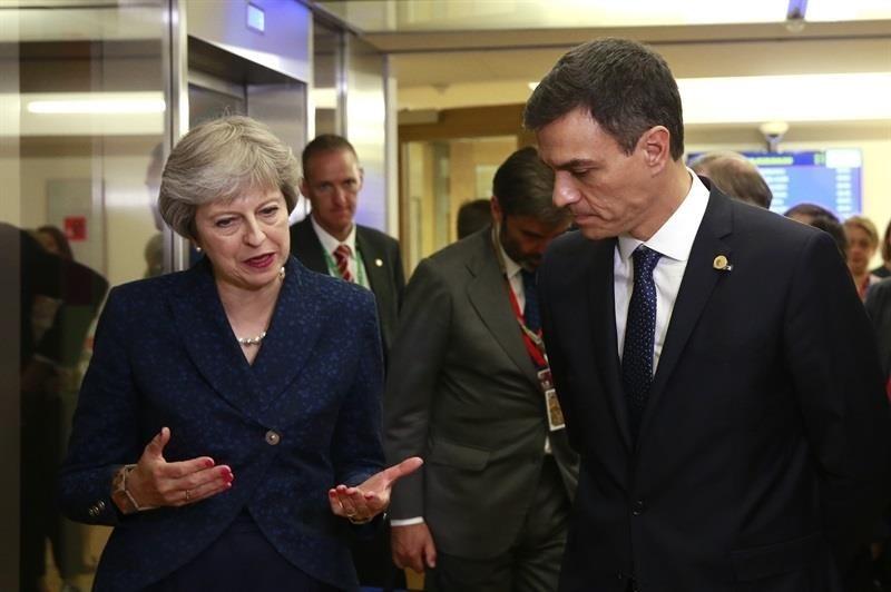 Theresa May y Pedro Sánchez