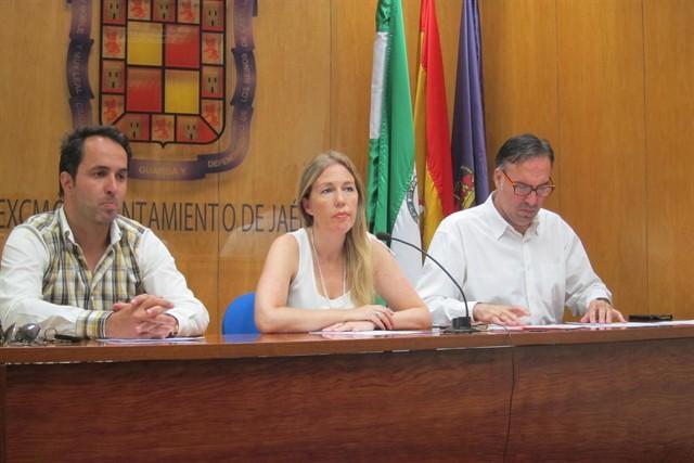 Salud Anguita (en el centro), concejala del Ayuntamiento de Jaen que 'fichó' por Vox. Europa Press/Archivo Salud Anguita (en el centro), concejala del Ayuntamiento de Jaen que 'fichó' por Vox. Europa Press/Archivo