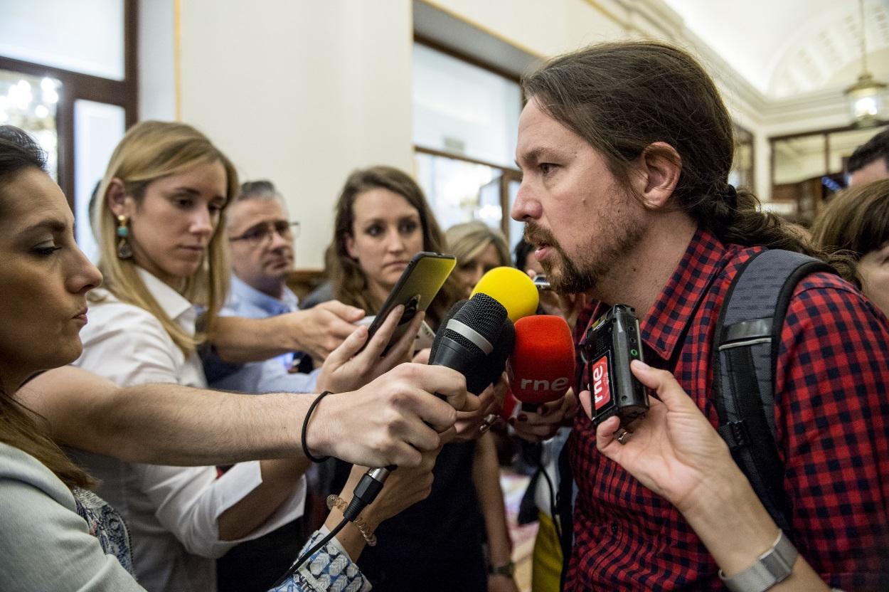 Pablo Iglesias, secretario general de Podemos, en los pasillos del Congreso