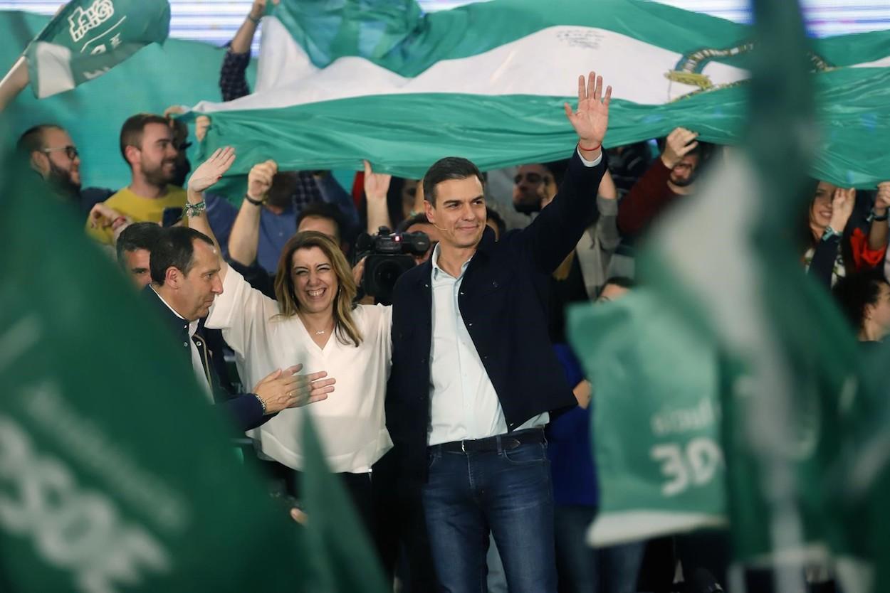 Susana Díaz y Pedro Sánchez, en un mitin en Marbella. ÁLEX ZEA/EP