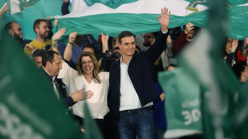 Susana Díaz y Pedro Sánchez, en el mitin de Marbella. ÁLEX ZEA/EP