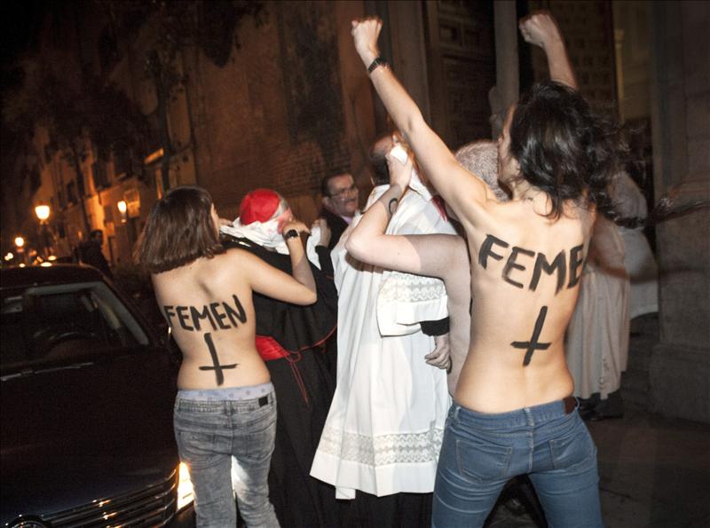 Activistas de Femen a Rouco Varela: "Toño, fuera de mi coño"