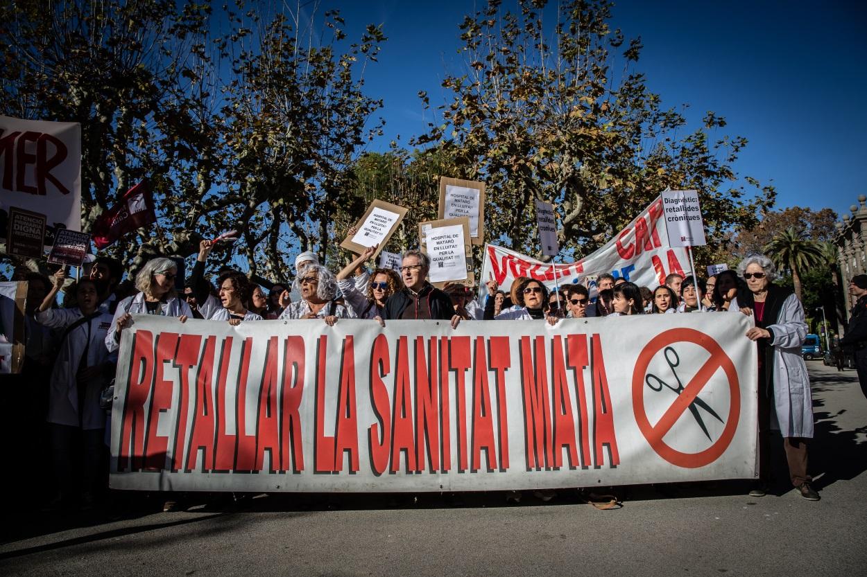 Concentración de médicos ante el Parlament de Catalunya