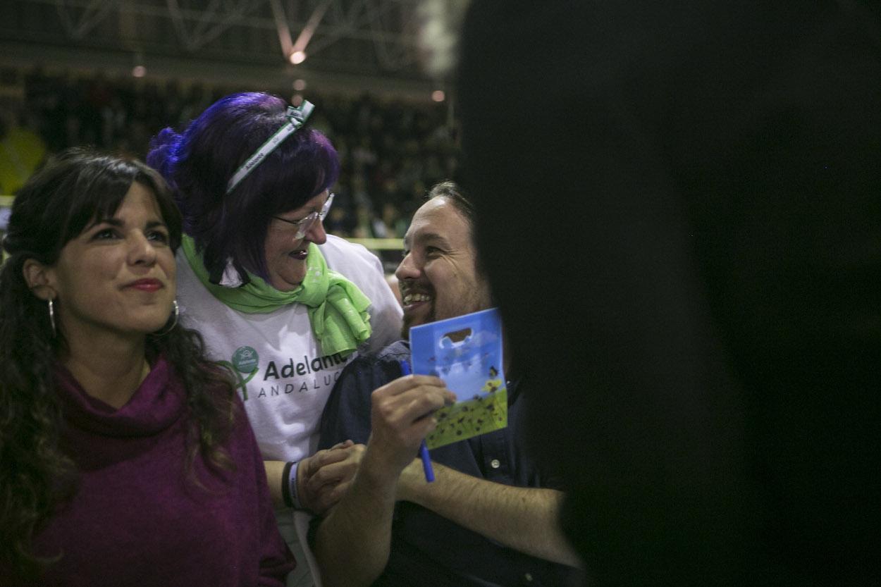 Teresa Rodríguez, con Pablo Iglesias en el mitin de ancohe en Córdoba. ENRIQUE GÓMEZ/EP