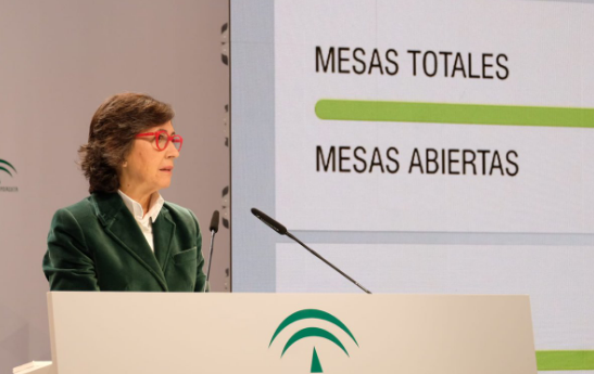 Rosa Aguilar en el centro de datos