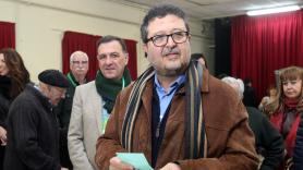 El candidato de VOX a la Presidencia de la Junta, Francisco Serrano, votando el 2-D.