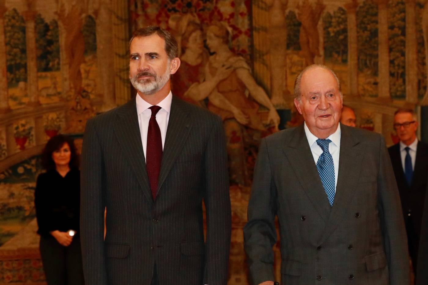 Don Juan Carlos junto a Felipe VI. Fuente: EP.