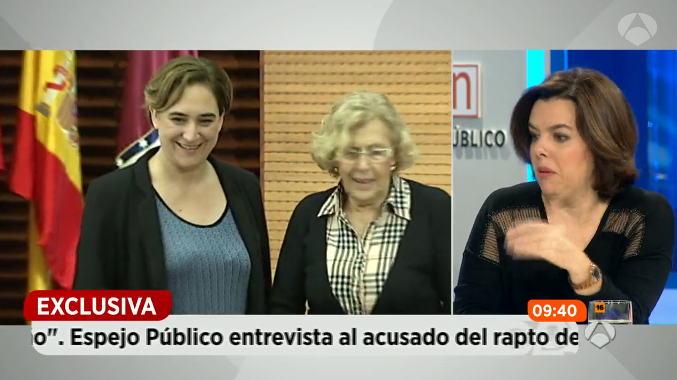 La vicepresidenta del Gobierno, Soraya Sáenz de Santamaría, durante una entrevista en 'Espejo Público'.