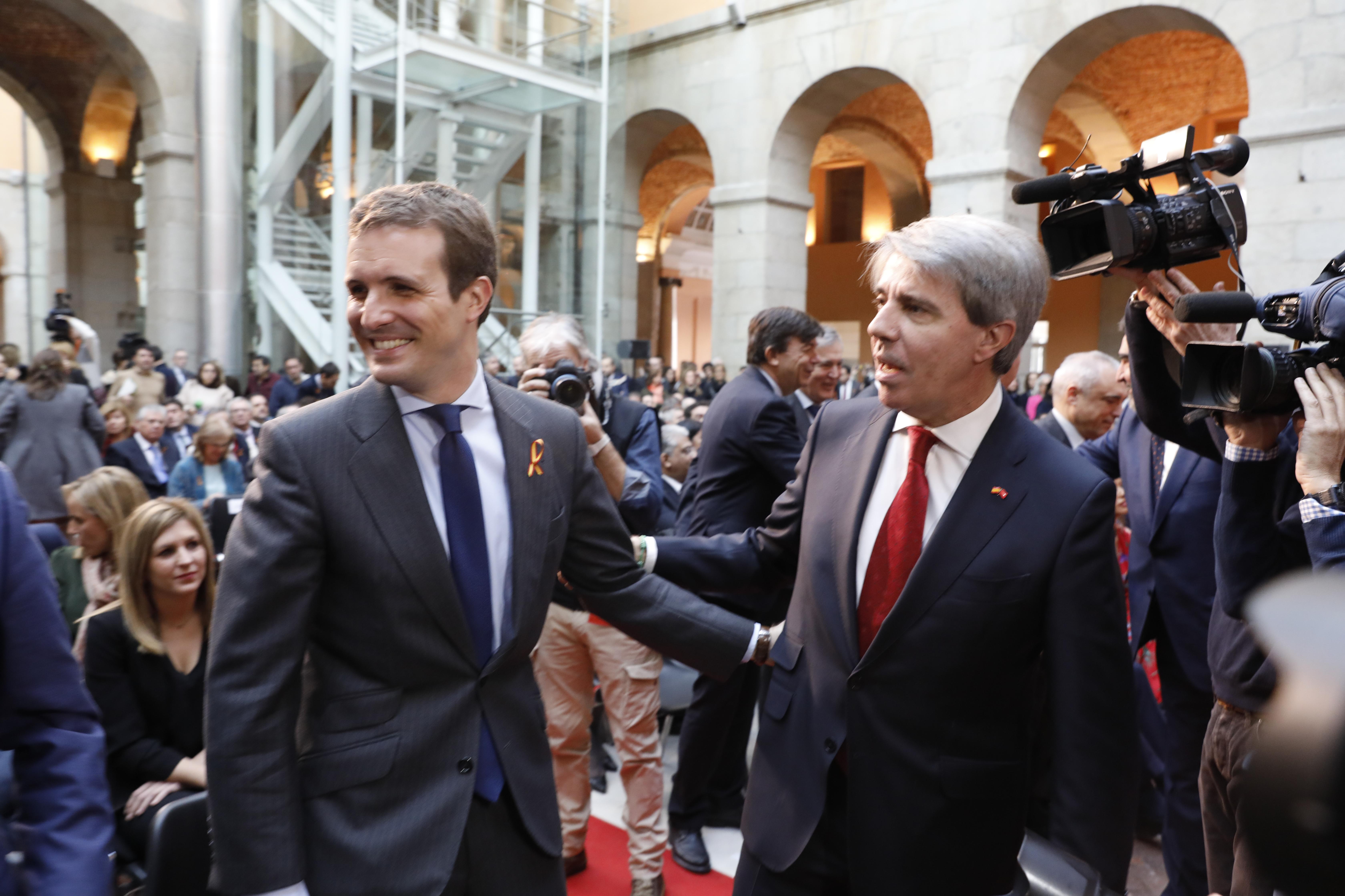 El presidente del PP, Pablo Casado, y el presidente de la Comunidad de Madrid Ángel Garrido durante el acto de homenaje a la Constitución