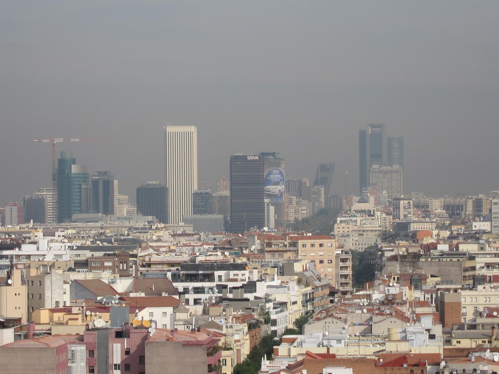 El Ayuntamiento de Madrid ha decretado para este viernes el regreso al denominado 'escenario 1' del protocolo anticontaminación ya que los niveles de contaminación han mejorado
