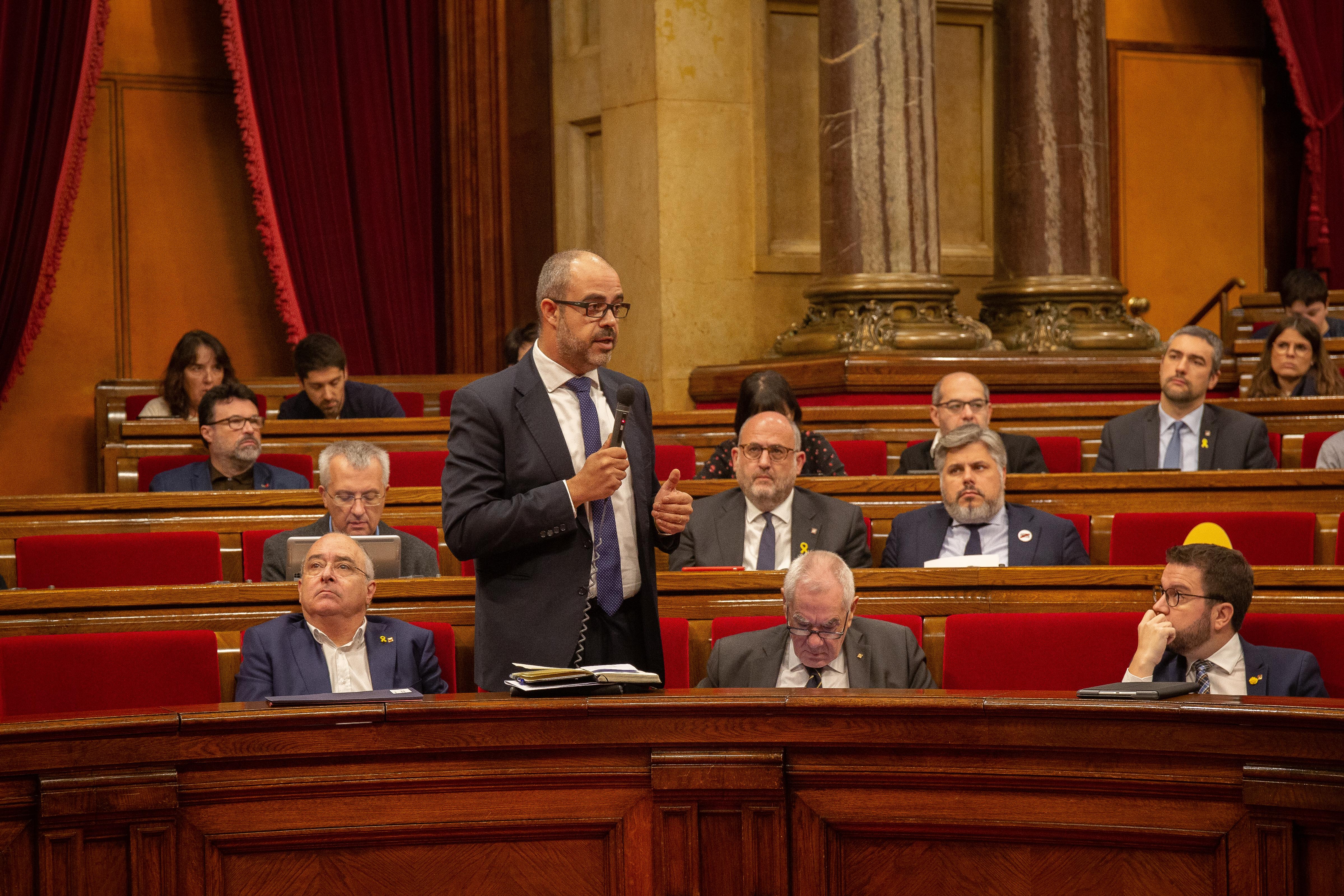  El consejero de Interior del Gobierno de la Generalidat de Catalunya, Miquel Buch, interviene en una sesión plenaria en el Parlament.