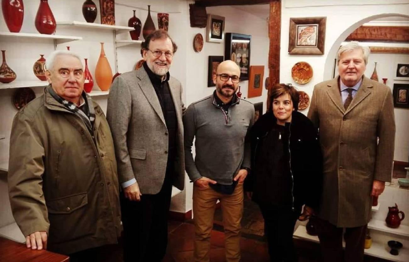 Rajoy con Soraya, Méndez de Vigo, Pepe MAdero y el alfarero Rubén Navarro