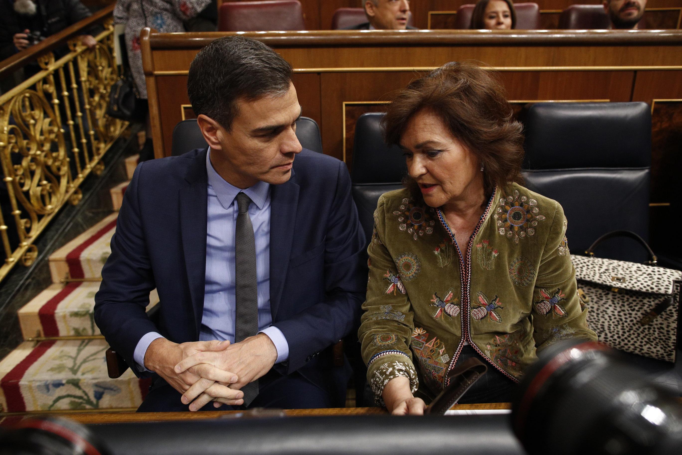 El presidente de Gobierno, Pedro Sánchez, y la vicepresidenta, Carmen Calvo, durante una pleno - EP