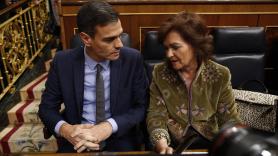 El presidente de Gobierno, Pedro Sánchez, y la vicepresidenta, Carmen Calvo, durante una pleno - EP