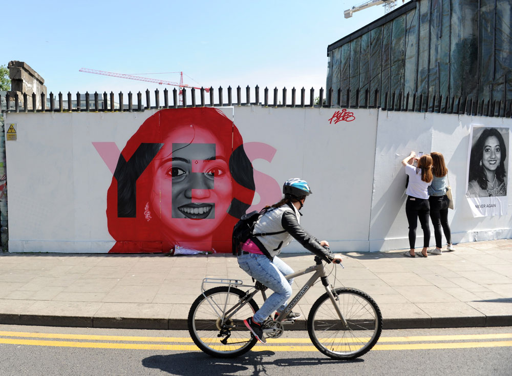 Carteles de la campaña a favor del aborto en Dublín (Irlanda) hoy, 25 de mayo de 2018.