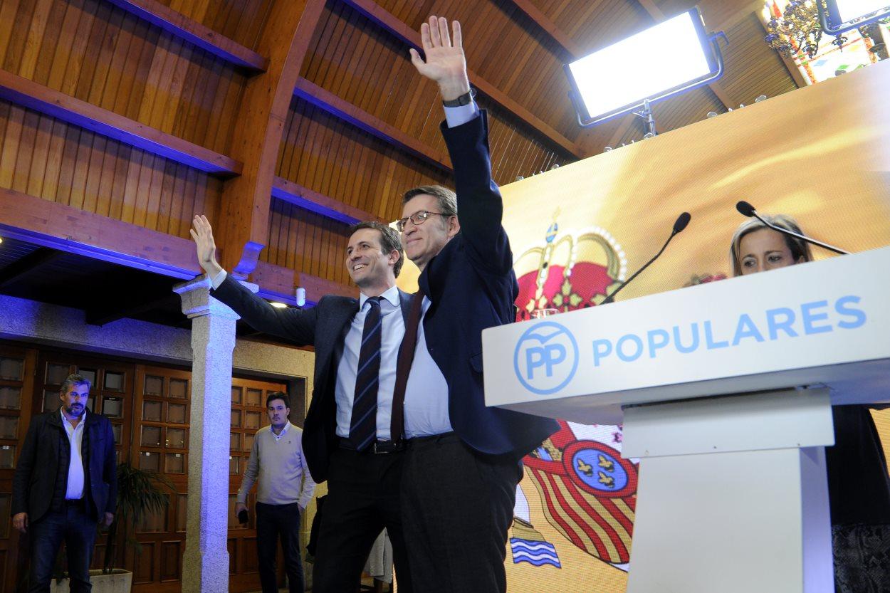 El presidente del Partido Popular, Pablo Casado, junto al presidente de la Xunta de Galicia, Alberto Núñez Feijoo, en A Coruña. EP