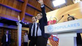 El presidente del Partido Popular, Pablo Casado, junto al presidente de la Xunta de Galicia, Alberto Núñez Feijoo, en A Coruña. EP