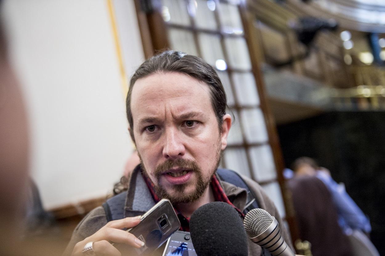 Pablo Iglesias, secretario general de Podemos, en los pasillos del Congreso