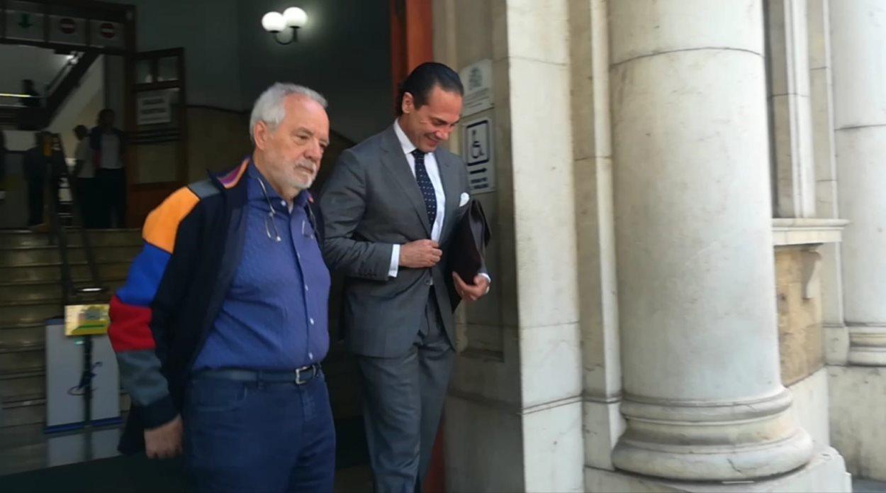 El empresario Cursach abandona el Juzgado acompañado del ex fiscal Enrique Molina. EP