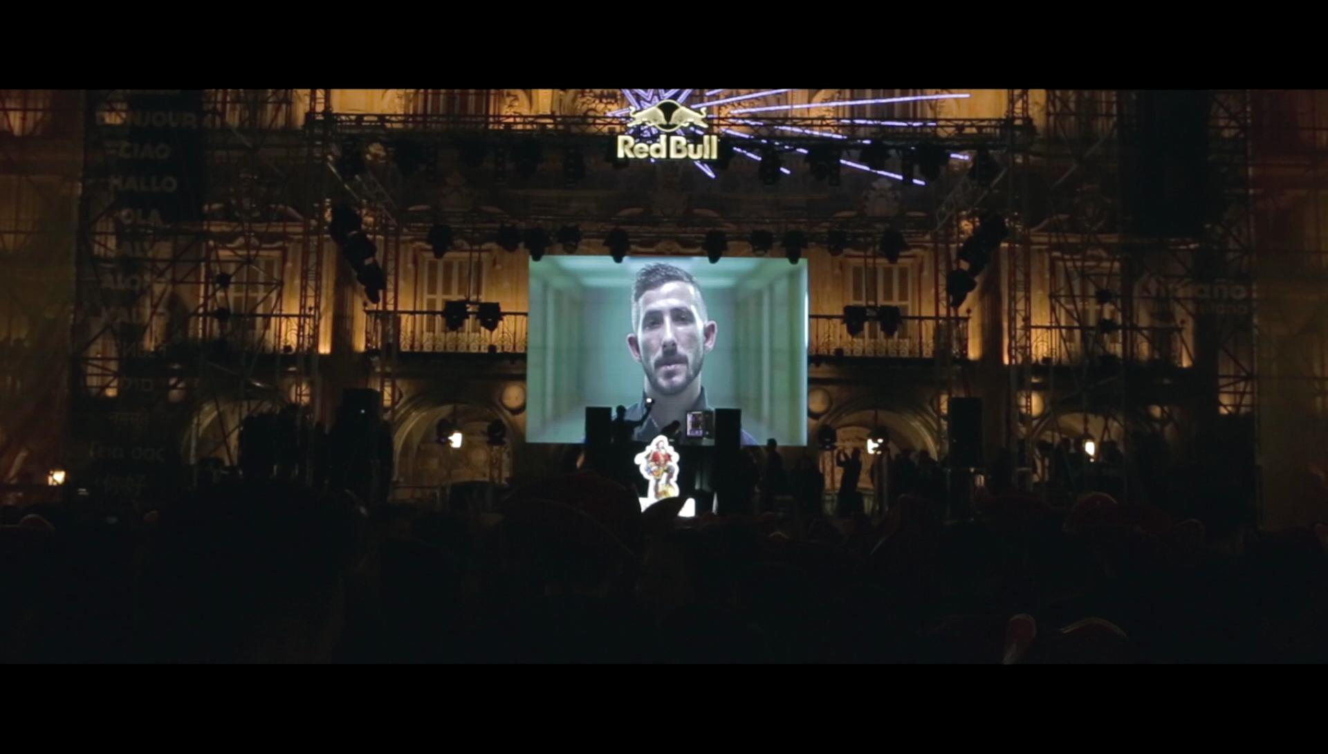 Captura del vídeo 'El Apagón', con el mensaje de Carlos a los jóvenes que celebraban la 'Nochevieja universitaria' de Salamanca