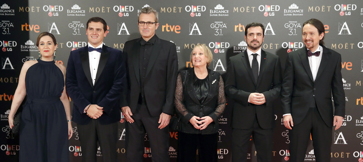 Albert Rivera (2i), Alberto Garzón (2d) y Pablo Iglesias (1d) en la gala de los premios Goya.