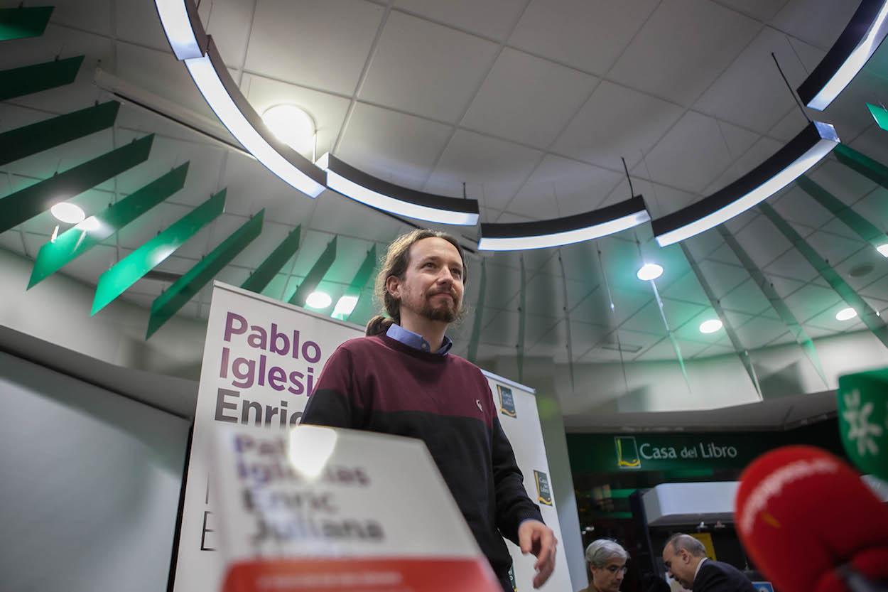 Pablo Iglesias, en la presentación en Sevilla de su libro 'Nudo'. JESÚS PRIETO/EP