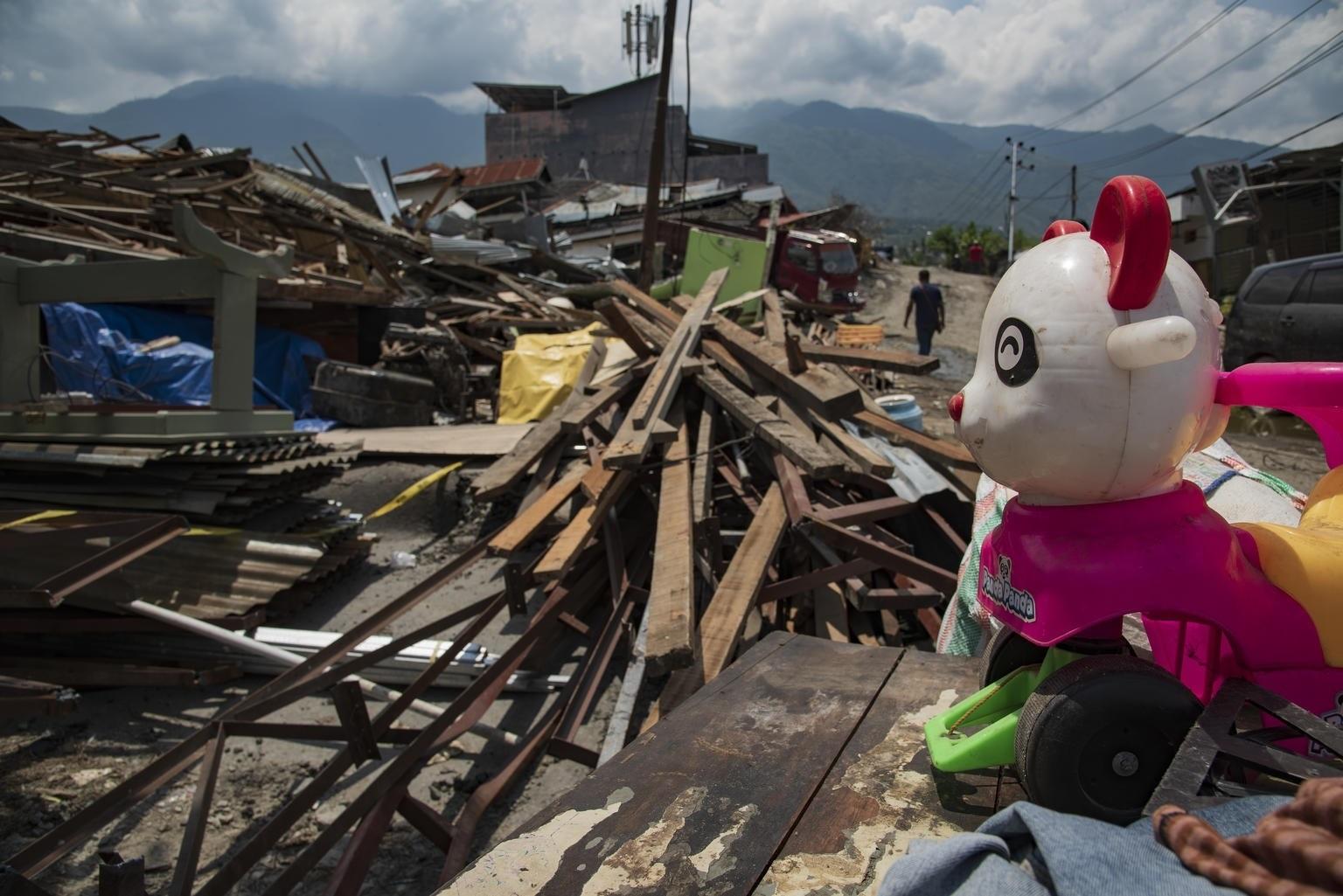 Secuelas en Indonesia tras el paso del tsunami que arrasó la zona en septiembre de 2018