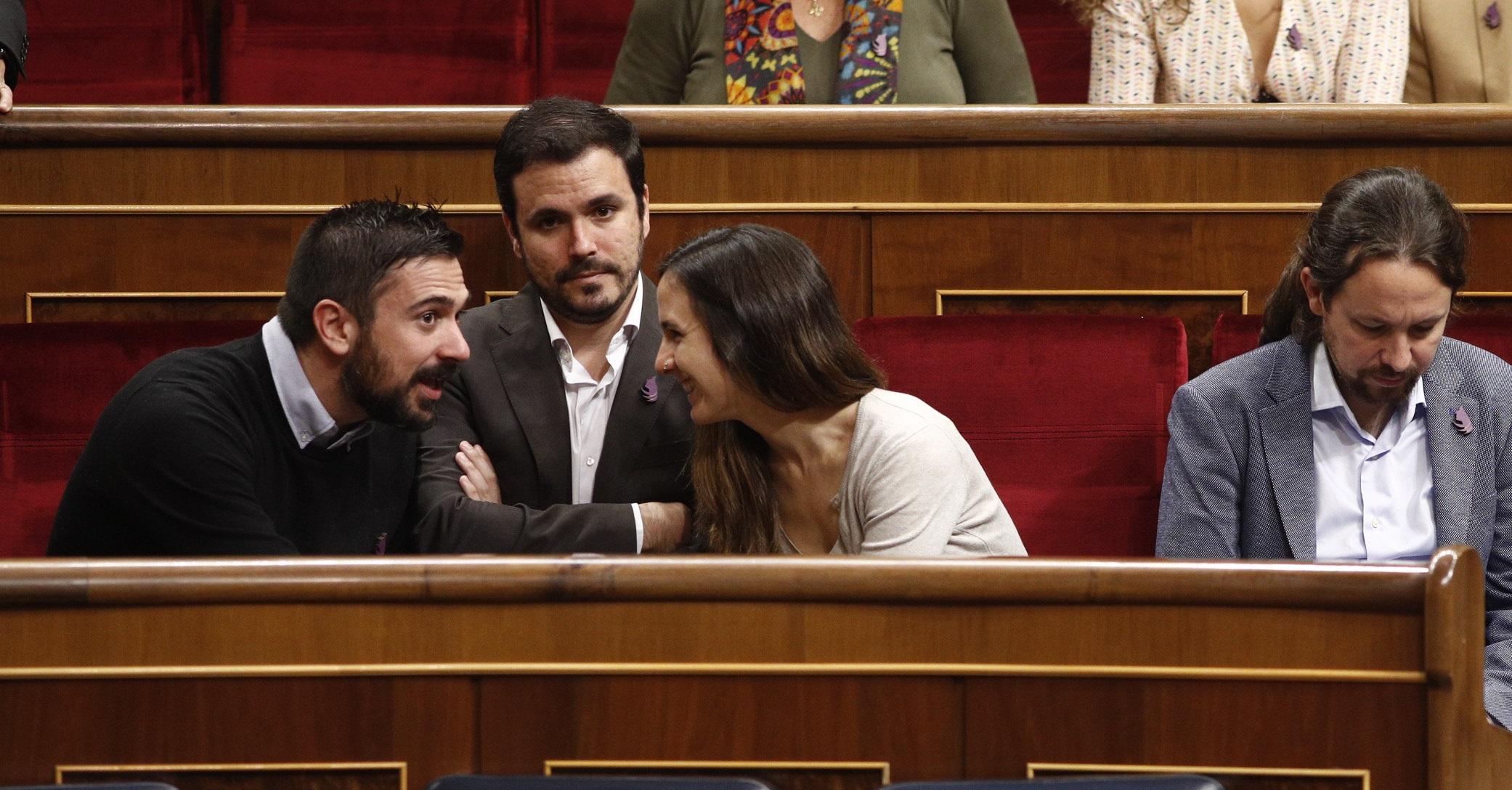 Imagen de archivo del coordinador general de Izquierda Unida Alberto Garzón (centro) en el Congreso de los Diputados - Eduardo Parra Europa Press