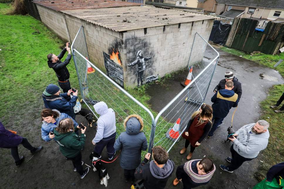  Mural de Bansky en Gales. Foto: @frmzck