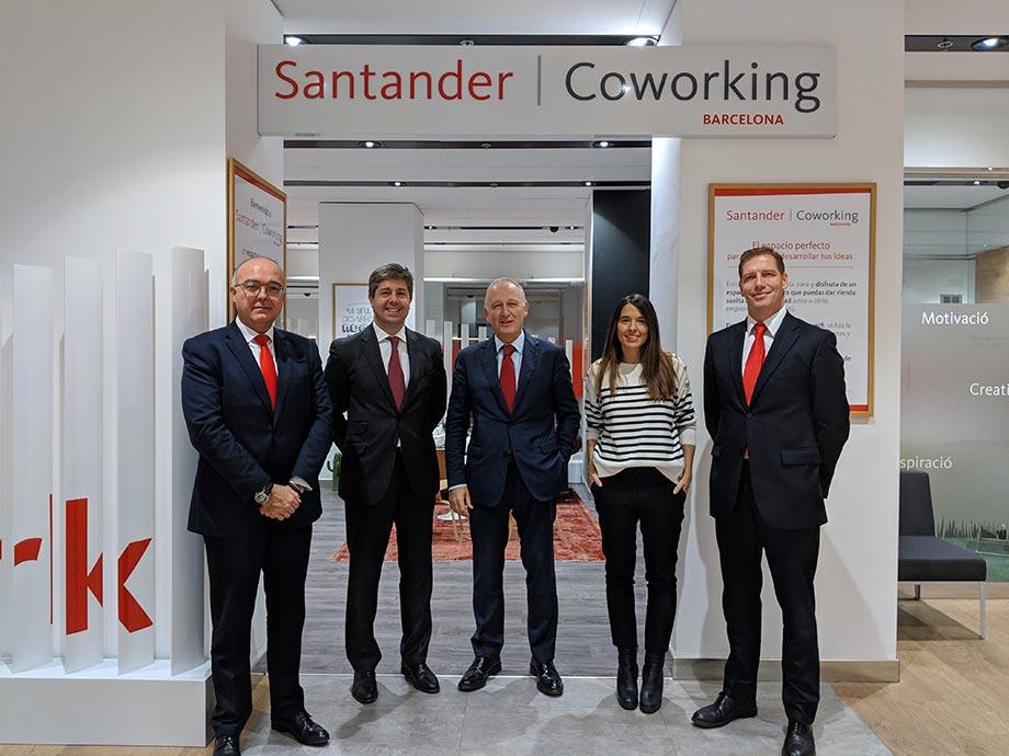 De izquierda a derecha Jesús Rico de Santander, Guillermo Viladomiu presidente de Netmentora Catalunya, Luis Herrero, Director Territorial Institucional de Banco Santander en Cataluña, Beatriz de Vicente, de Netmentora y Josep Mª Panicello, de Santander