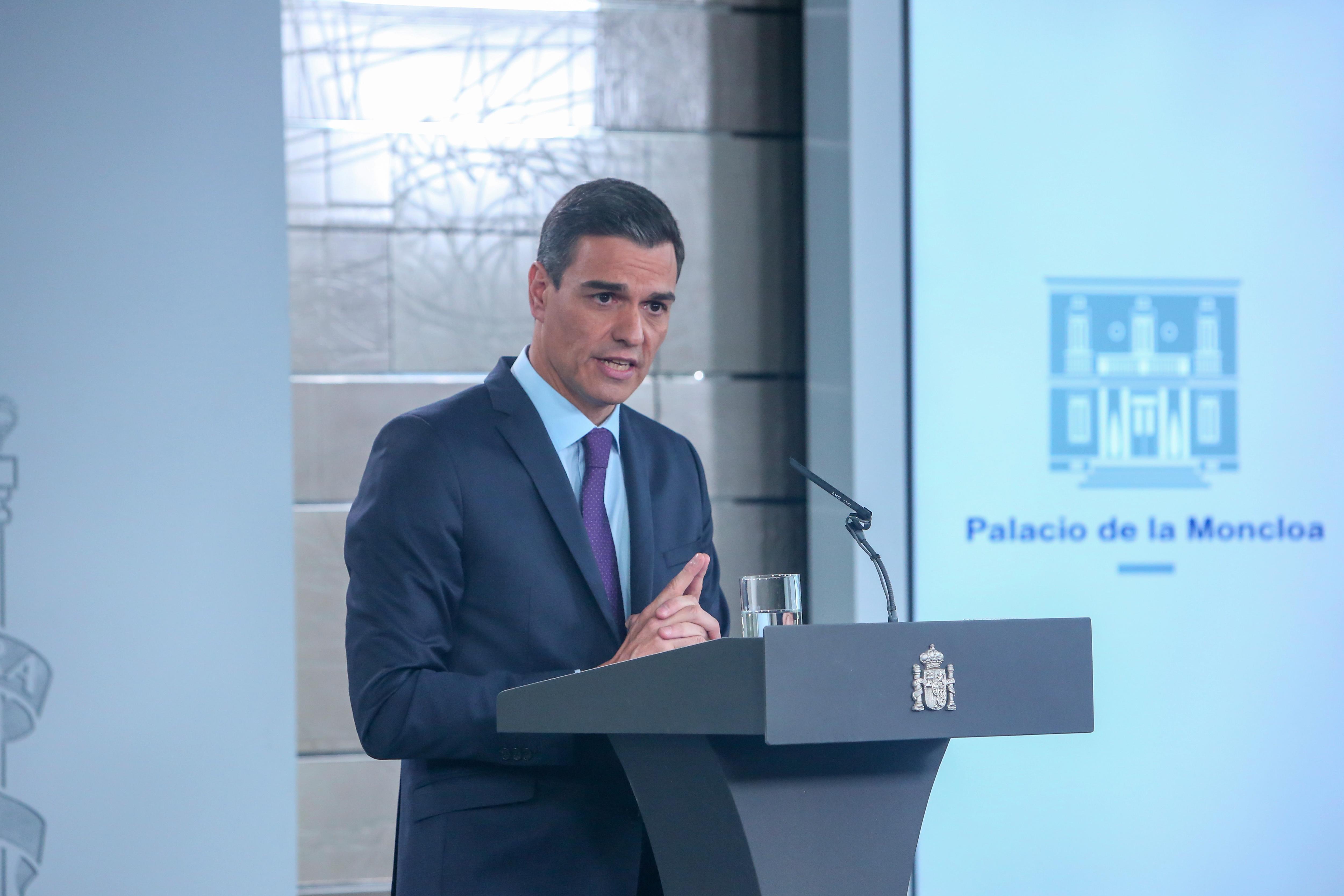 El presidente del Gobierno Pedro Sánchez en declaraciones a los medios tras el último Consejo de Ministros del 2018 -  Ricardo Rubio (Europa Press)