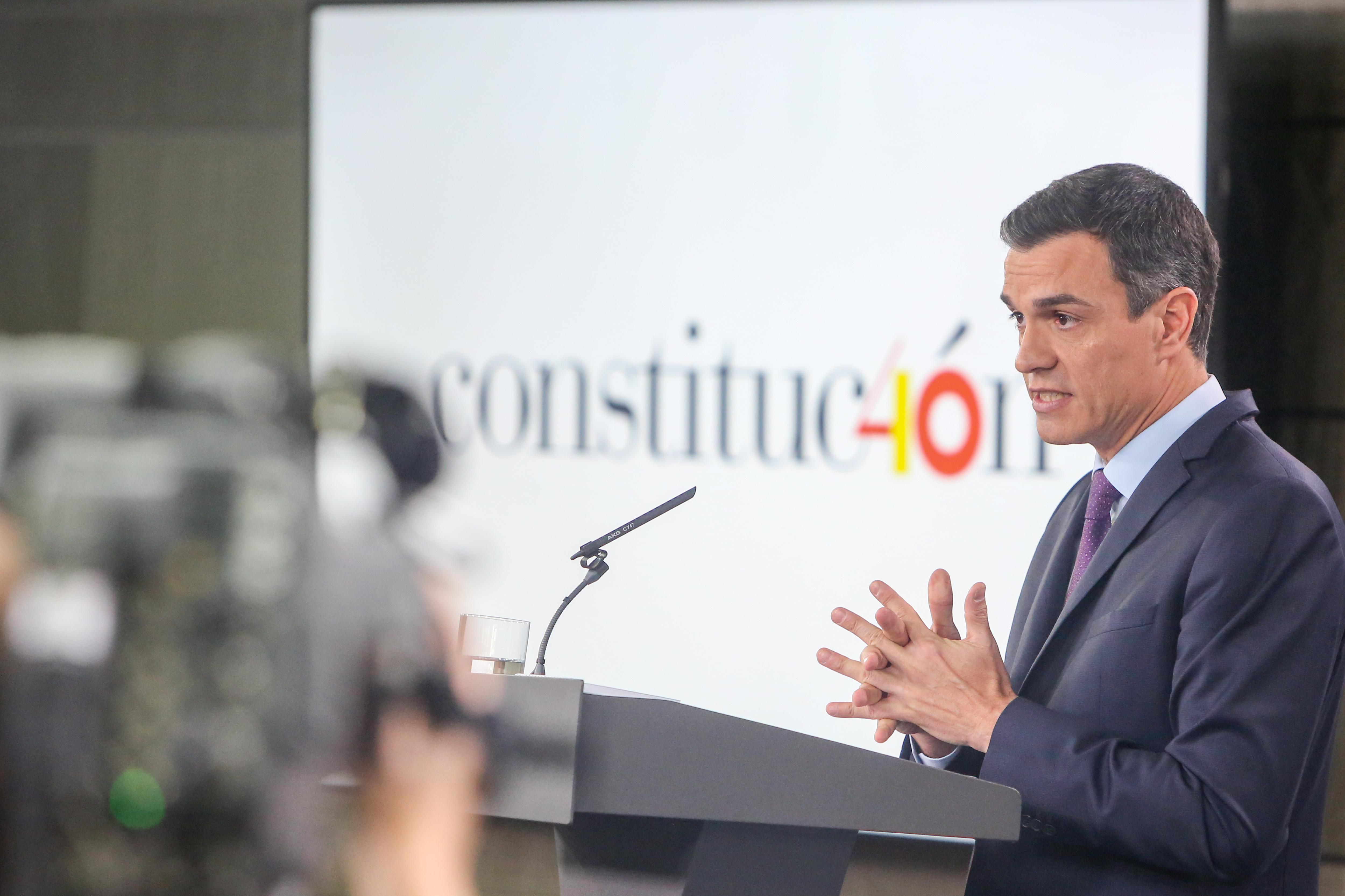 El presidente del Gobierno Pedro Sánchez en declaraciones a los medios tras el último Consejo de Ministros del 2018 - Eduardo Parra (Europa Press)