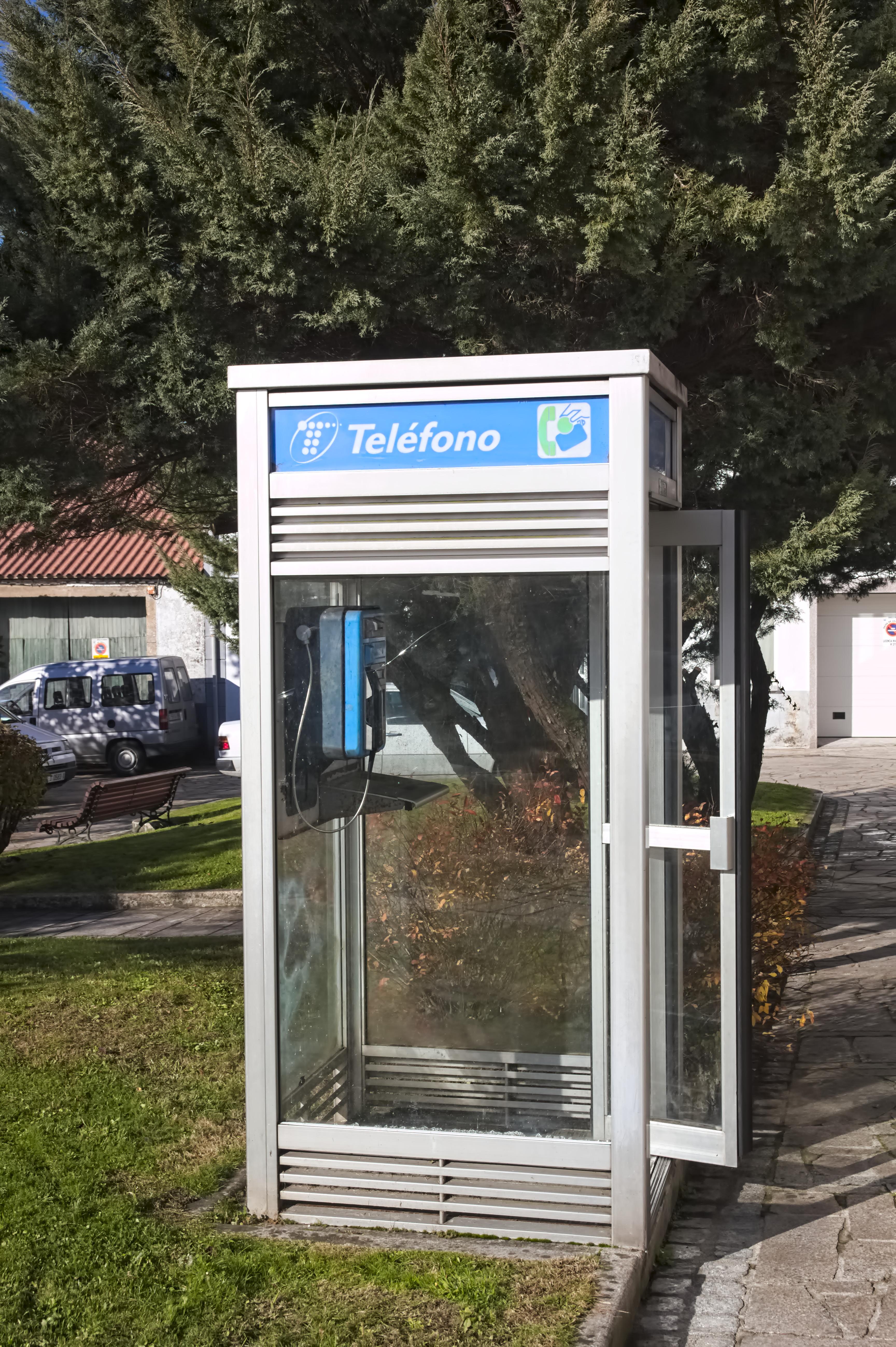 Cabina Telefónica en la localidad gallega de Negreira