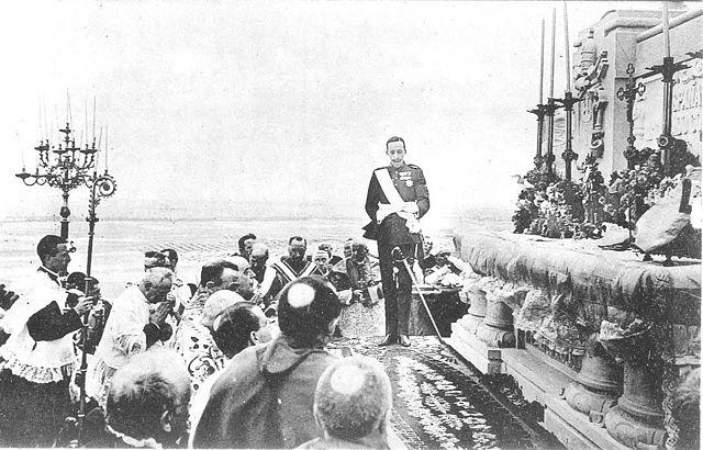 ALFONSO XIII CONSAGRA ESPAÑA AL CORAZÓN DE JESUS