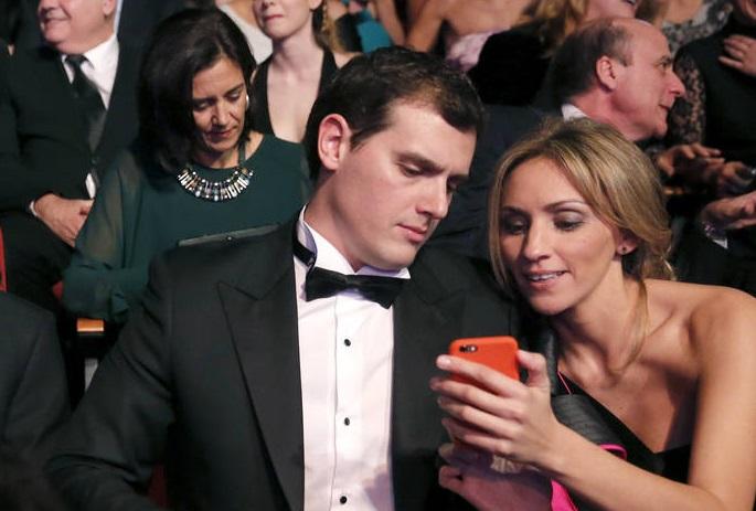 Albert Rivera y Beatriz Tajuelo en los premios Goya. EFE