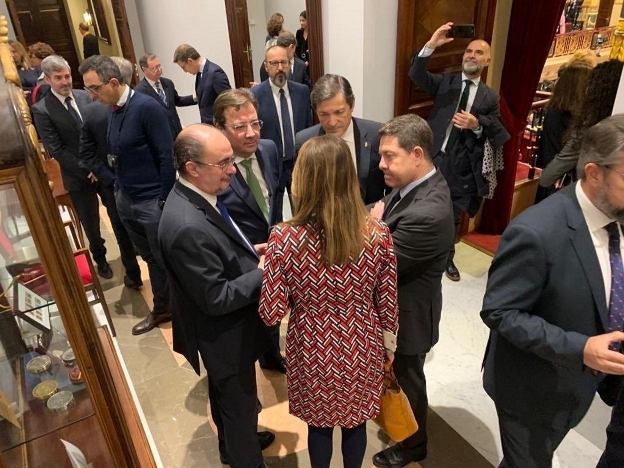 Susana Díaz, de espaldas, junto a Javier Fernández, Lambán y Page en el día de la Constitución