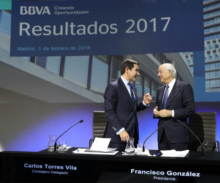 Carlos Torres Vila, actual presidente del BBVA y Francisco González, expresidente de honor, en la presentación de resultados del BBVA el año pasado