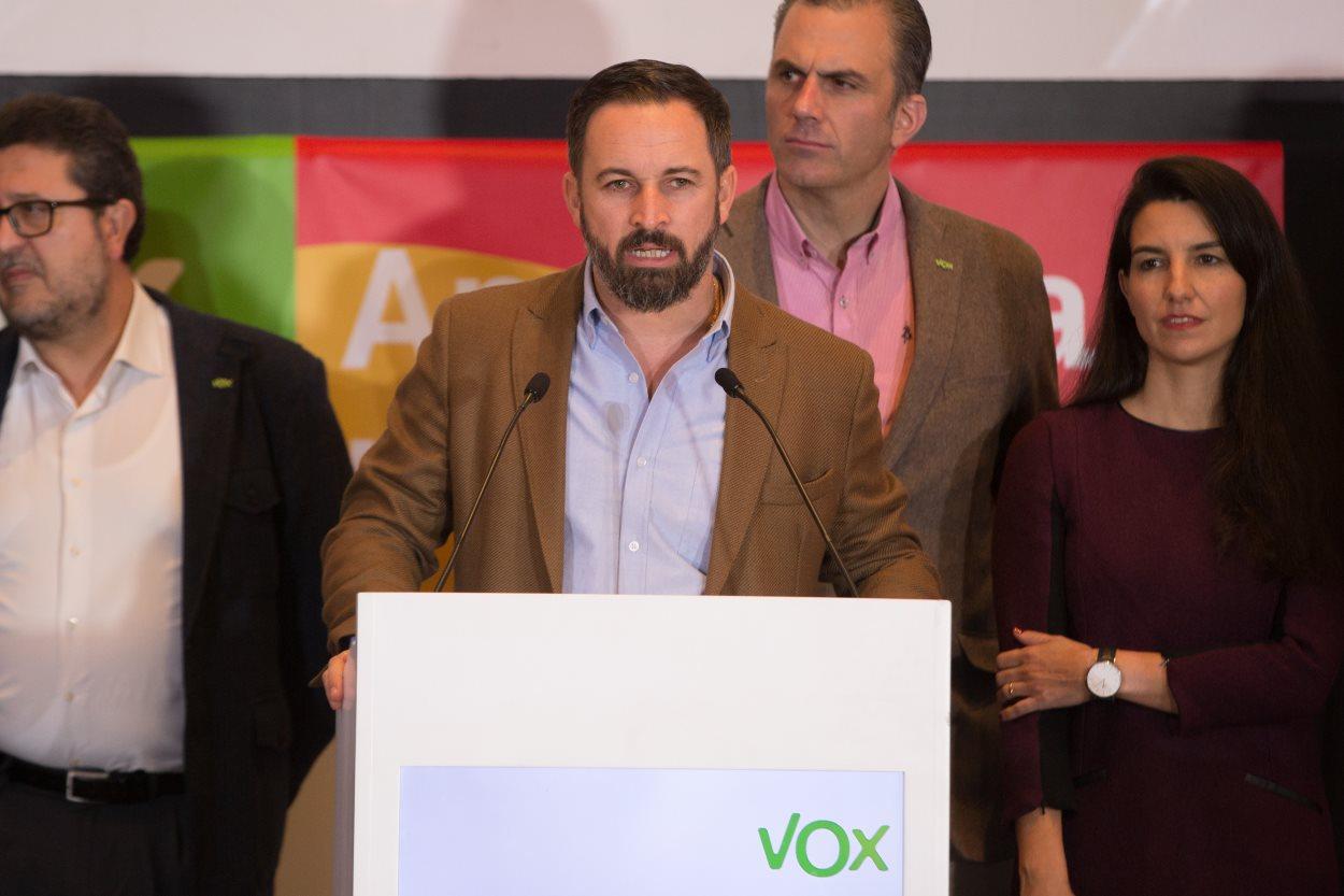 El líder de Vox, Santiago Abascal, junto a Francisco Serrano, Javier Ortega Smith y Rocio Manasterio. EP