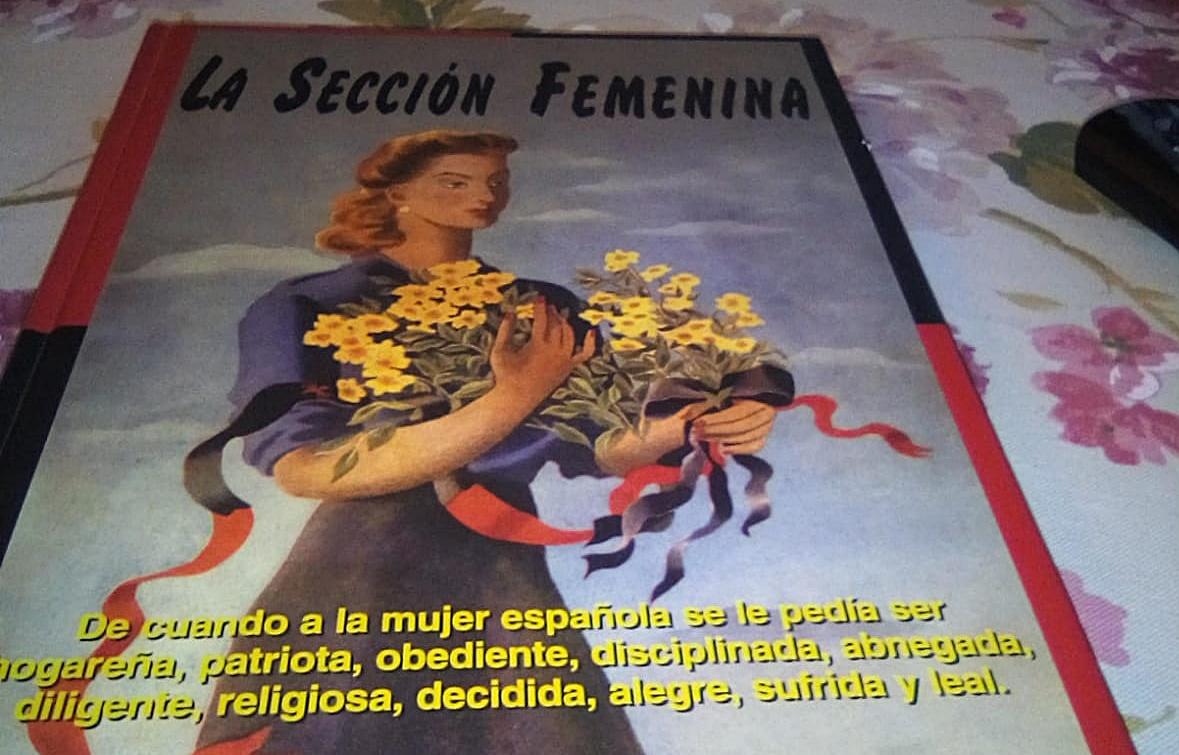 Portada del libro 'La Sección Femenina' de Luis Otero.