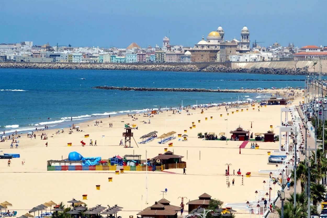 Panorámica de la playa de la Victoria