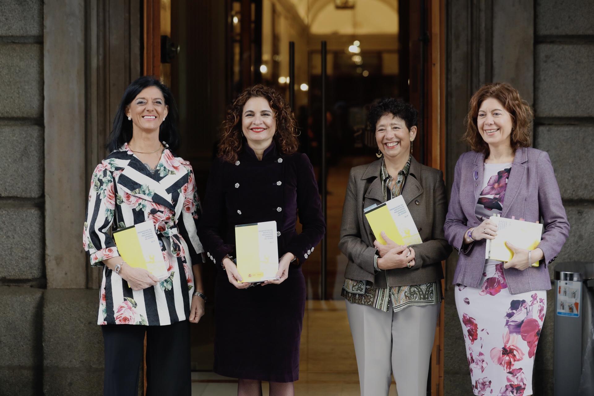 La ministra de Hacienda María Jesús Montero lleva al Congreso los Presupuestos Generales del Estado - Marta Fernández Europa Press