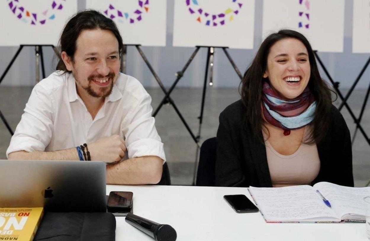 Pablo Iglesias junto a Irene Montero