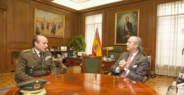 El director general de la Guardia Civil, Arsenio Fernández de Mesa, en reunión con asesores jurídicos El director general de la Guardia Civil, Arsenio Fernández de Mesa, en reunión con asesores jurídicos