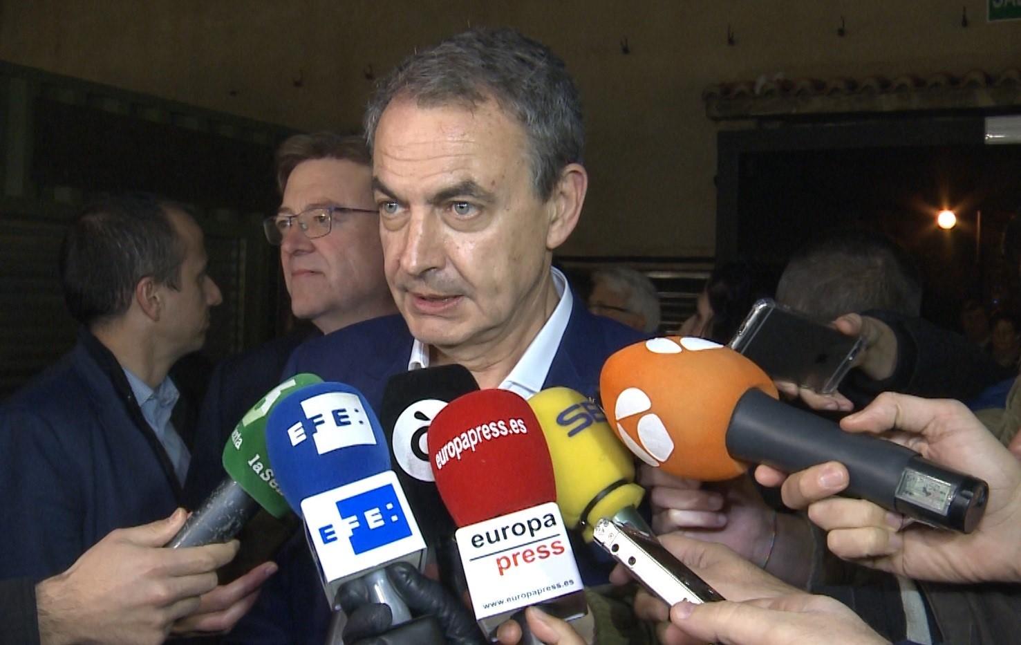 José Luis Rodríguez Zapatero ante periodistas. 